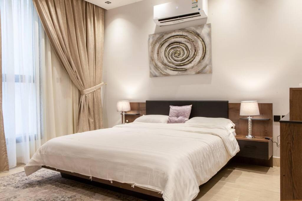 فاخرة بكمباوند بحي الملقا Luxurious Two-bedroom Compound Al Malqa District *