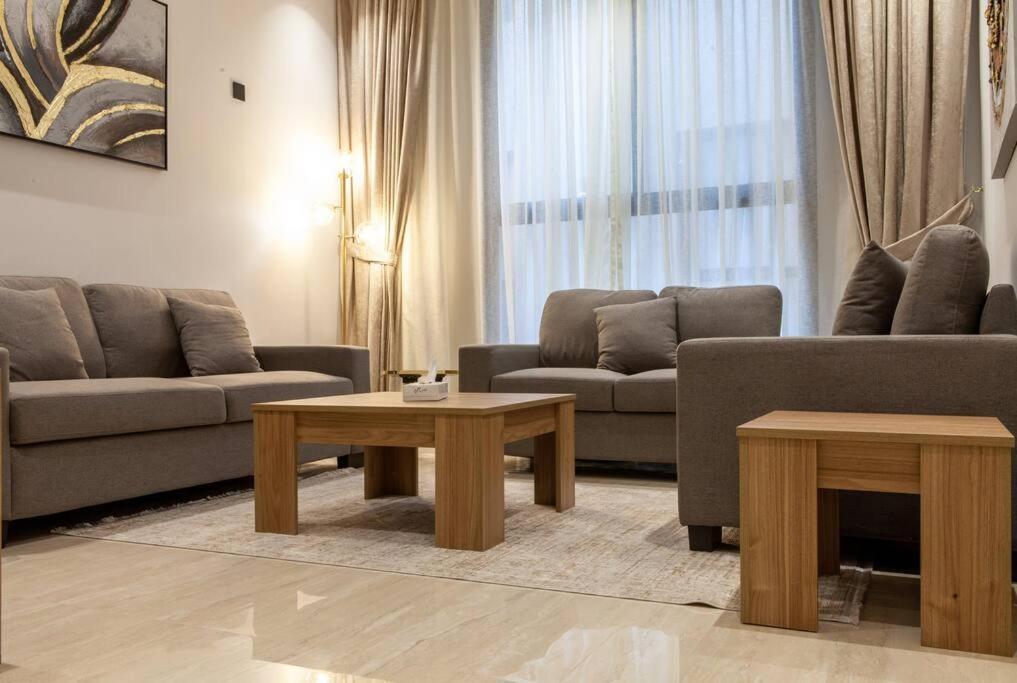 فاخرة بكمباوند بحي الملقا Luxurious Two-bedroom Compound Al Malqa District Appartement